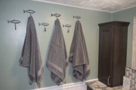 Bass Lake Lodge - Full Bathroom