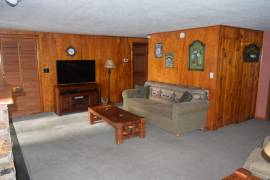 Bass Lake Lodge - Living room overlooking Bass Lake