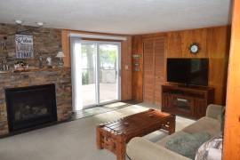 Bass Lake Lodge - Living room overlooking Bass Lake