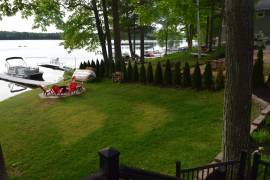 Bass Lake Lodge - Large backyard right on Bass Lake